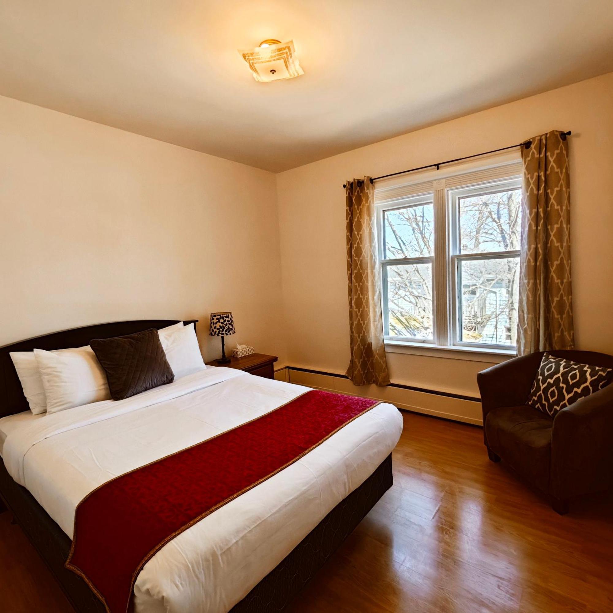 Andy'S Blue House Bed & Breakfast Charlottetown Exterior photo