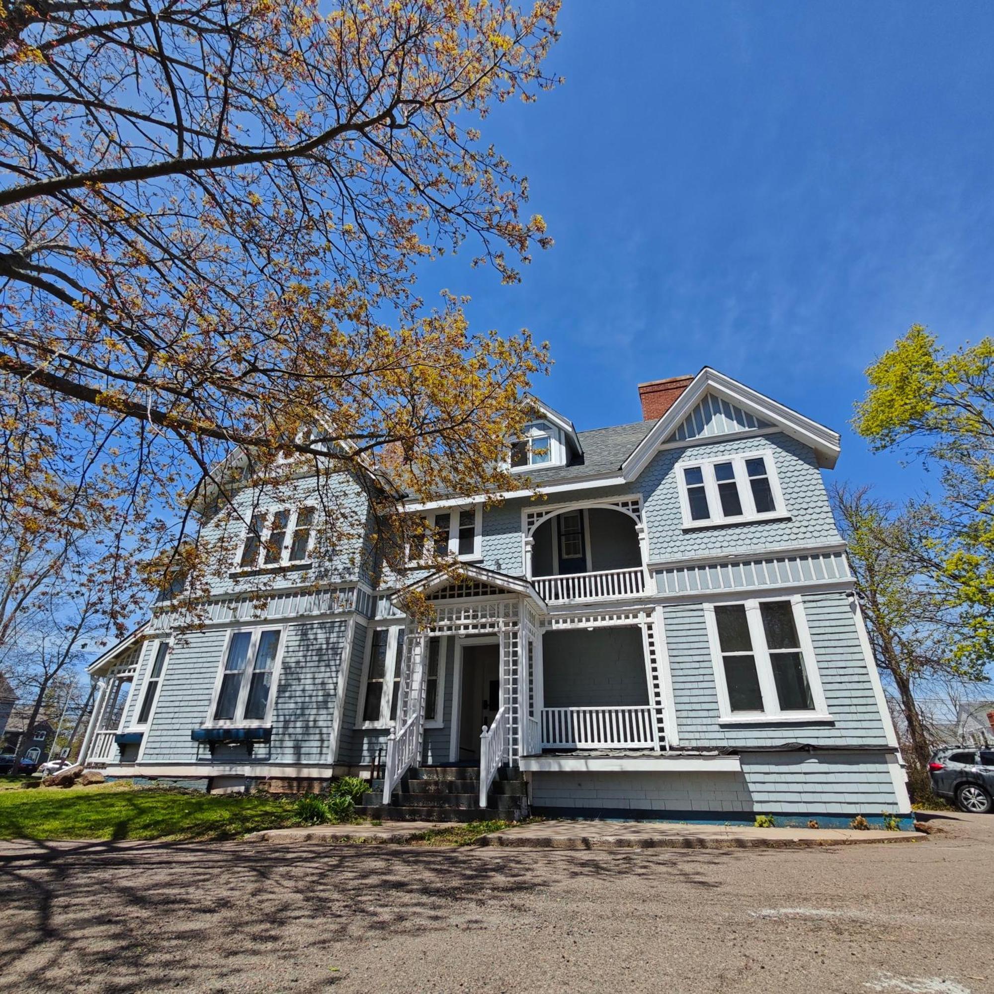 Andy'S Blue House Bed & Breakfast Charlottetown Exterior photo