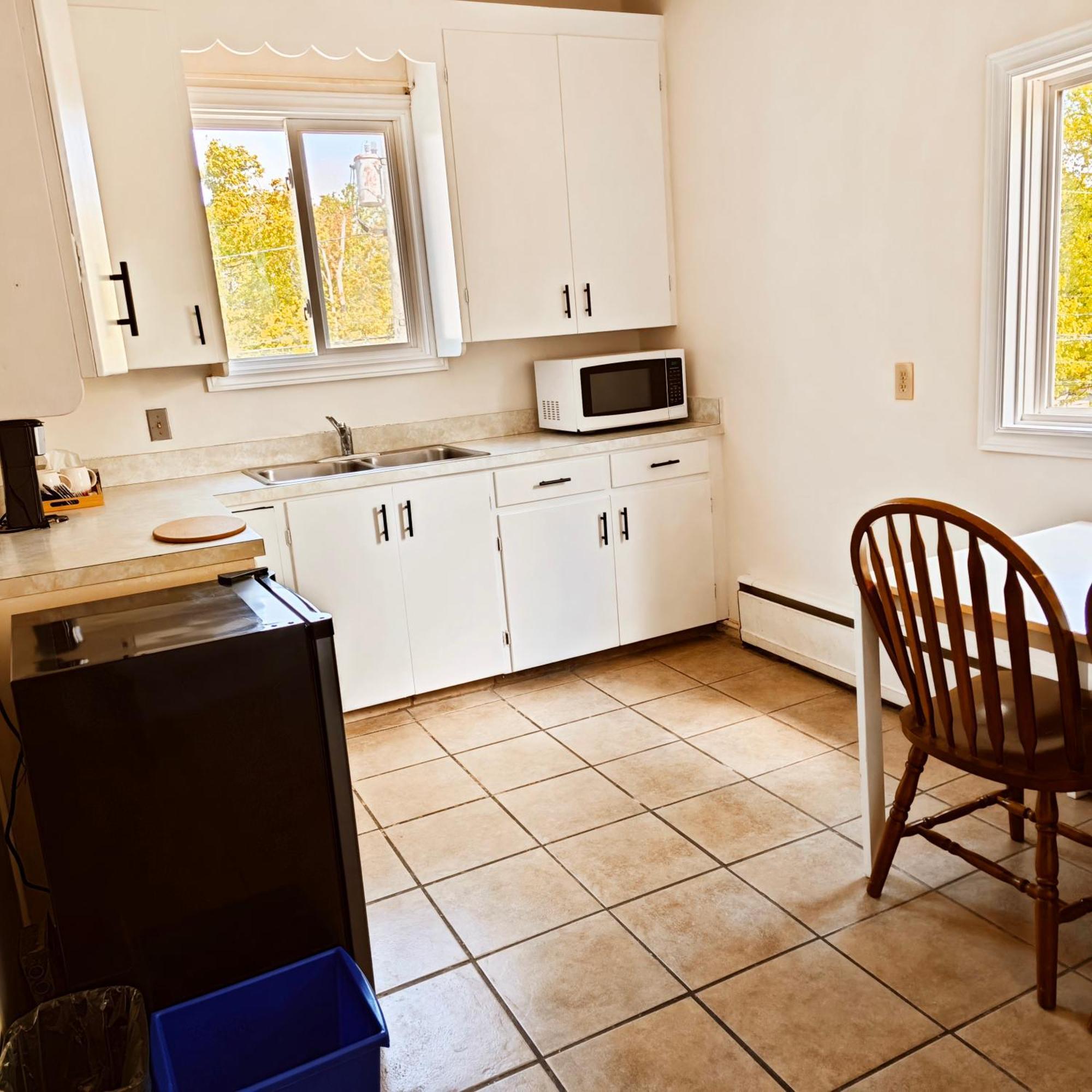Andy'S Blue House Bed & Breakfast Charlottetown Exterior photo